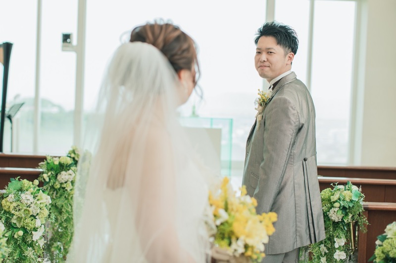 振り返る新郎さん♪