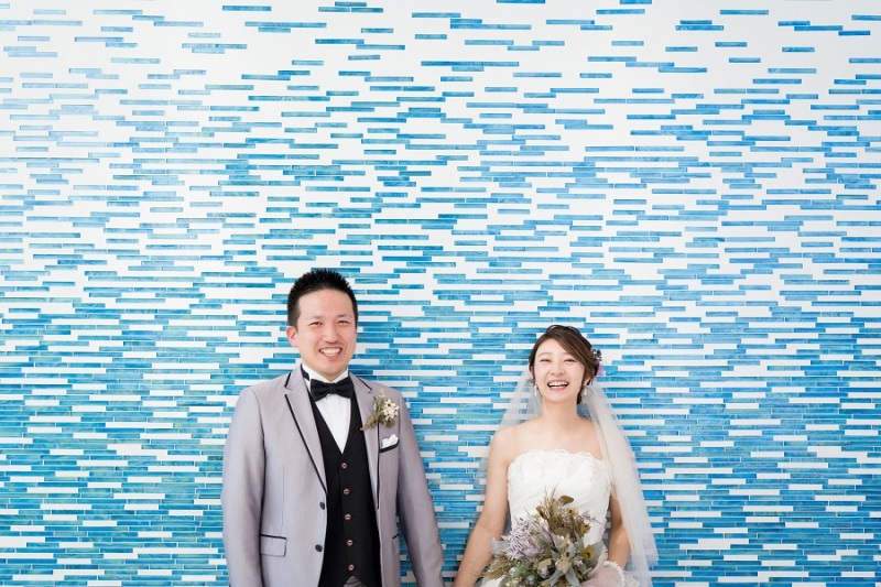 壁を使って撮影中☆