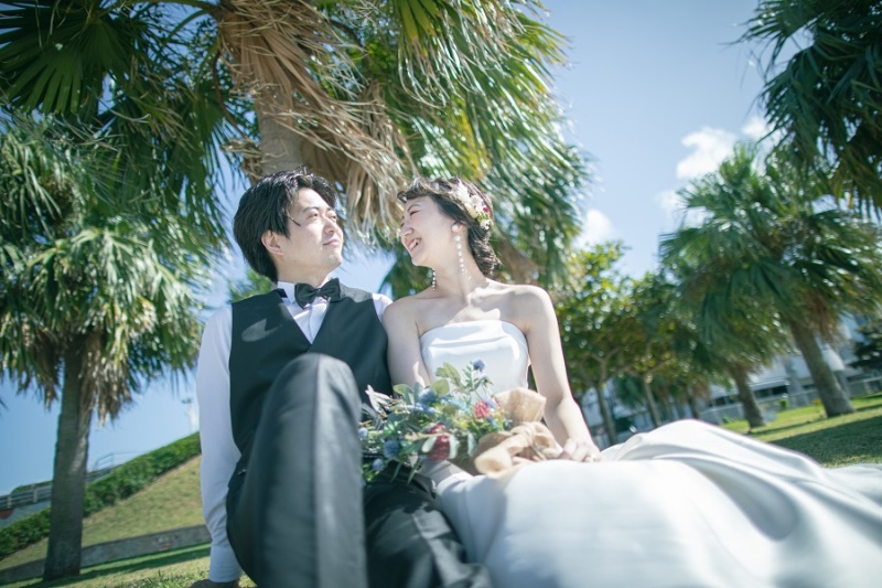 ヤシの木の下で座ってみました!!