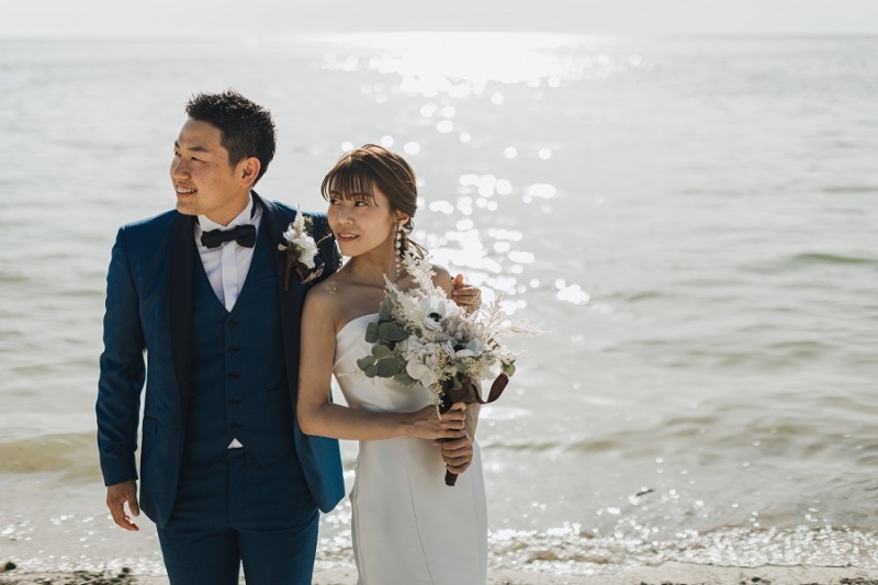花嫁さんの方に手を添えて…♡