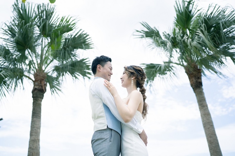 場所を変えて、ヤシの木と一緒にハイチーズ♪