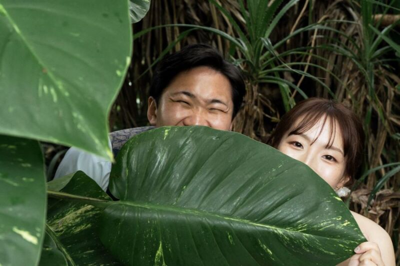 顔隠して・・・