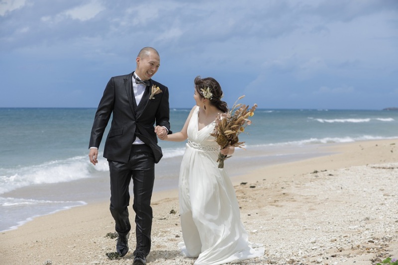 手を繋いで散歩中♪