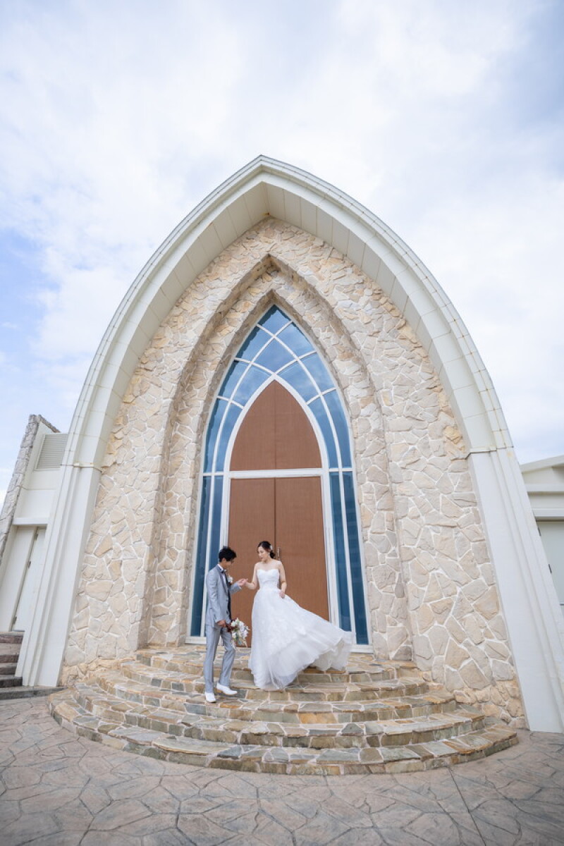 チャペルをバックに。