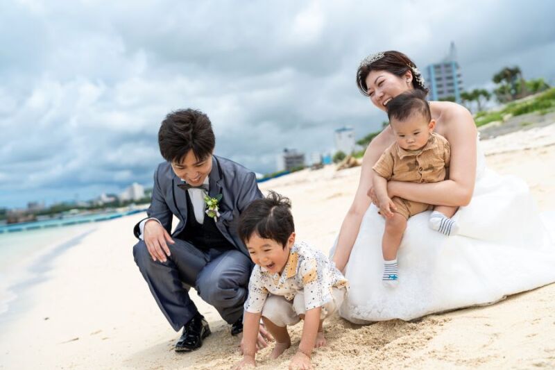 みんなで砂遊び