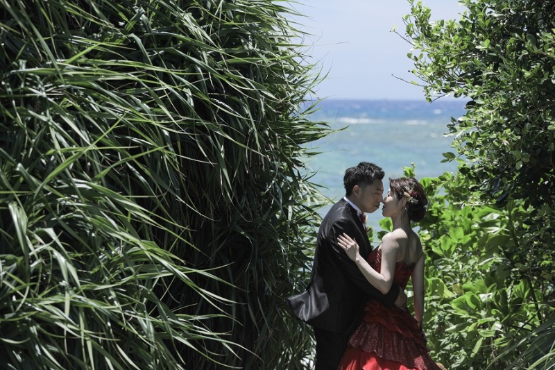 ビーチ周辺のグリーンを入れて撮影中です☆