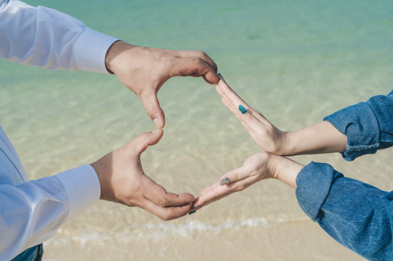 両手で大きな♡