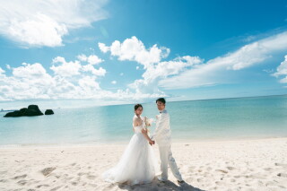 《day＆sunsetbeachフォトプラン》爽やかコーディネートのお2人♡