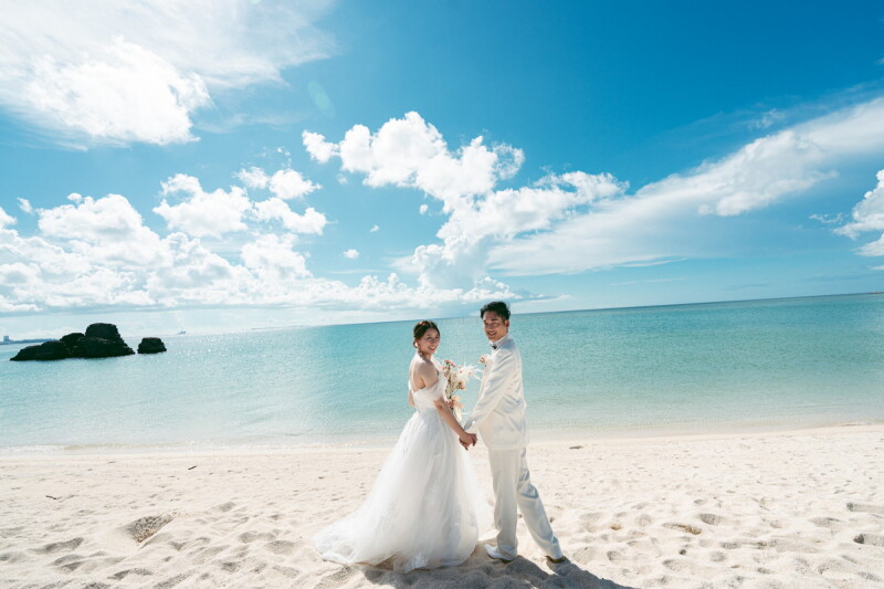 《day&sunsetbeachフォトプラン》爽やかコーディネートのお2人♡