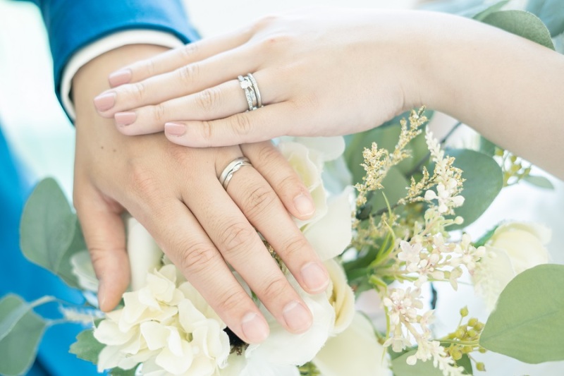 大切な結婚指輪とブーケを一緒に♡