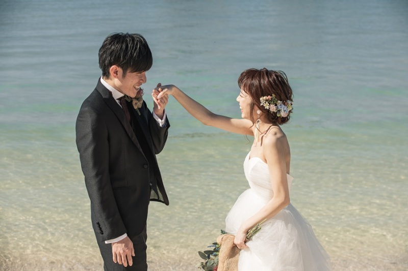 手の甲にキスしちゃいました♡