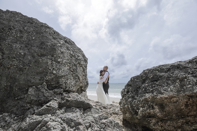 海岸の岩付近にて撮影中☆