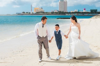 *沖縄本島のビーチでファミリーフォトウエディング♡*