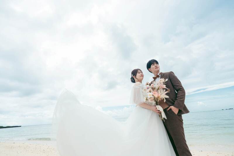 ドレスをはらりと～～