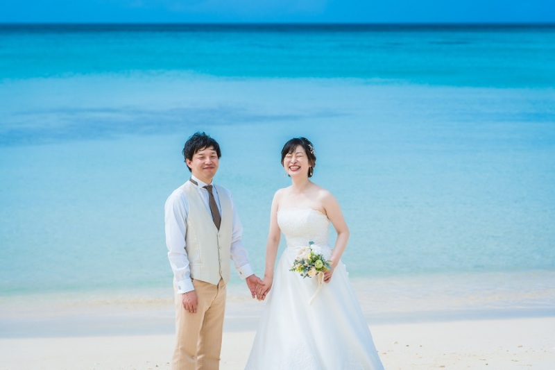 花嫁さんのドレスはAラインのウエディングドレス♡