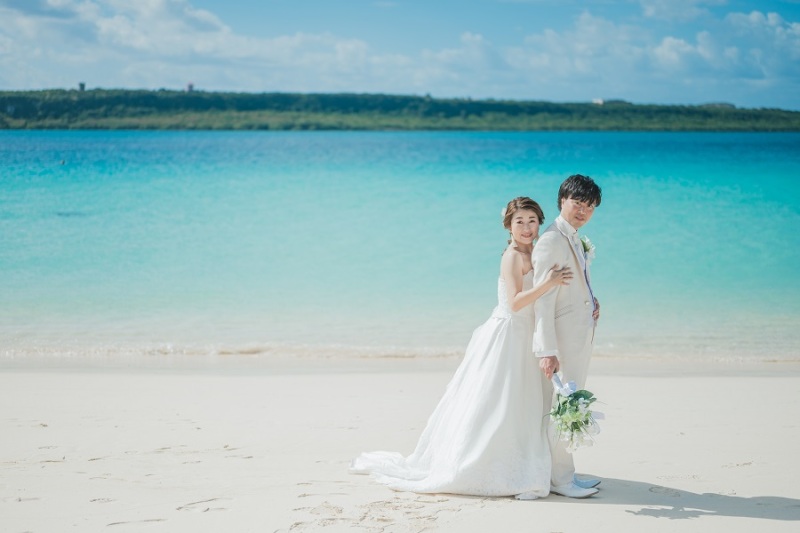 ご新婦様が後ろからギュッとハグしました！