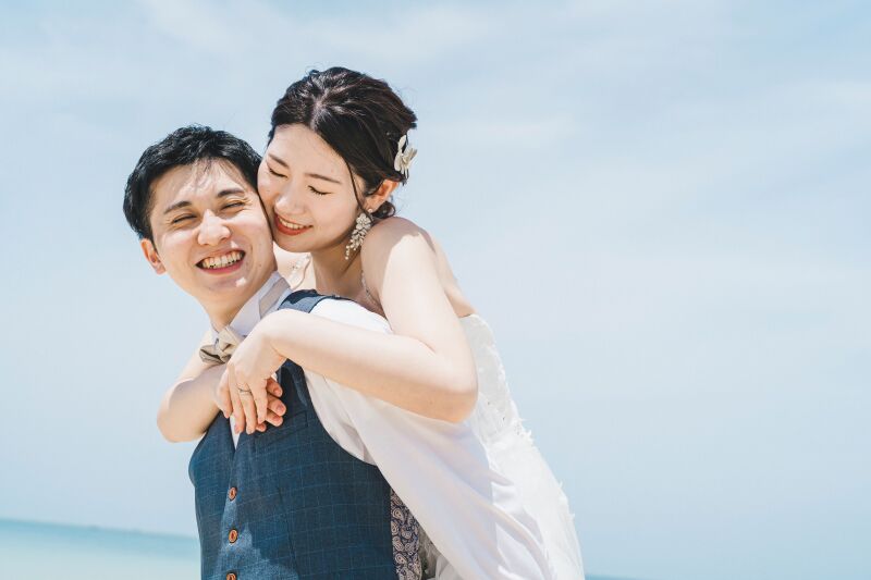 おんぶショットで思わず二人も自然な笑みが…♡