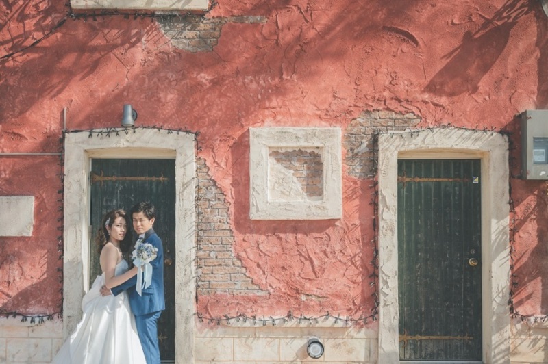 オシャレなドアの隙間でのショット☆