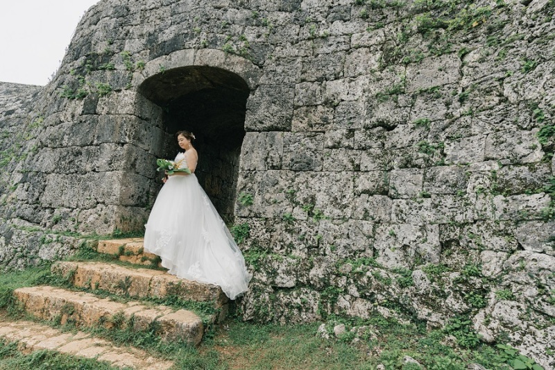 新婦様のソロショットを♡座喜味城の撮影もあと少し