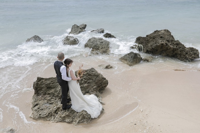 透き通った海の近くで撮影しました~☆