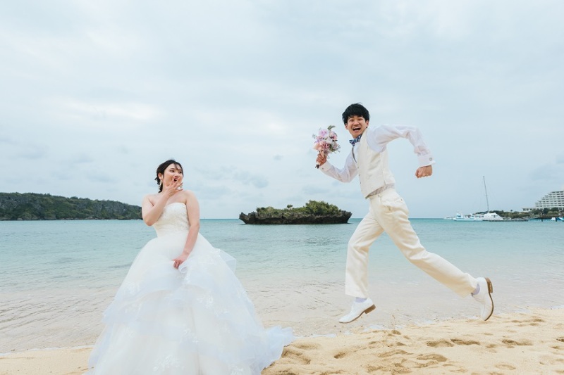 新婦様に向かってジャンプ!