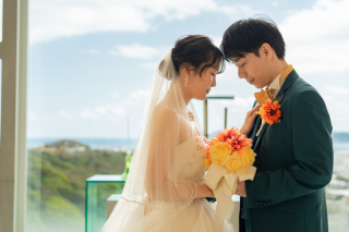 《チャペル＆ビーチフォトツアー》ビタミンカラーのブーケに愛を込めて♡