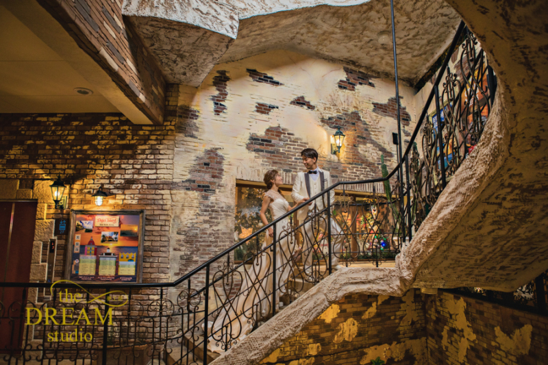 階段を登った先には