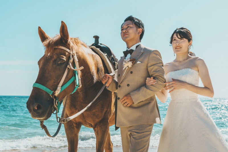 【雨天保証付】馬フォト+ビーチ 100カット【洋装1点/おきなわ乗馬倶楽部】◎全データ納品|衣裳|ヘアメイク付き