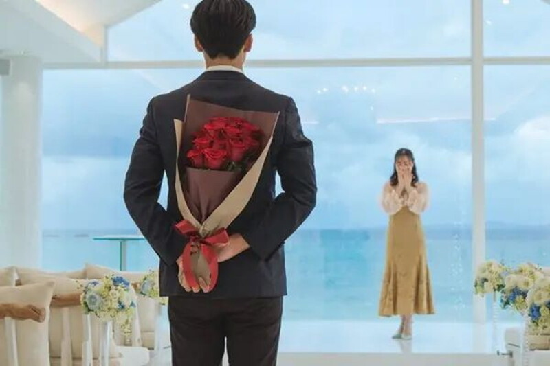 【プロポーズプラン】チャペルでエンゲージメントフォトを♡バラの花束付・データ30カット【アクアグレイス・チャペル】サプライにも♡