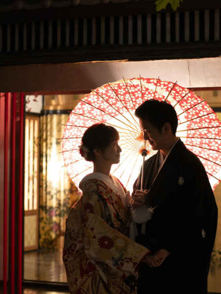 夜のバージョンの照明で雰囲気のある写真に