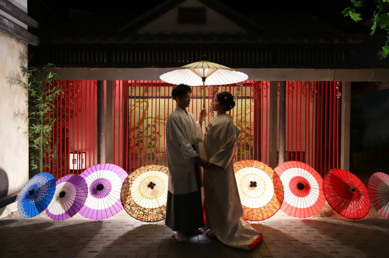 夜のシーンも。