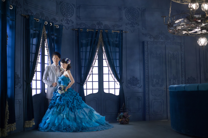 青い部屋×ブルーのドレス