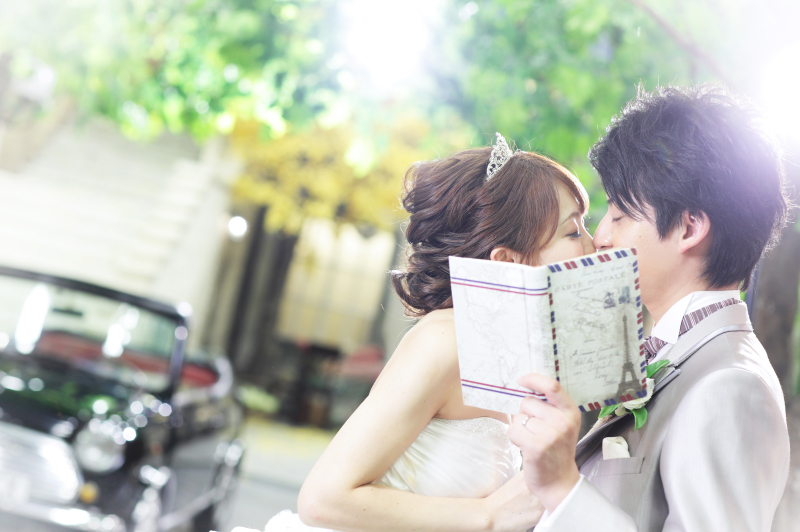 自然光っぽいですが全てスタジオ内のライトです