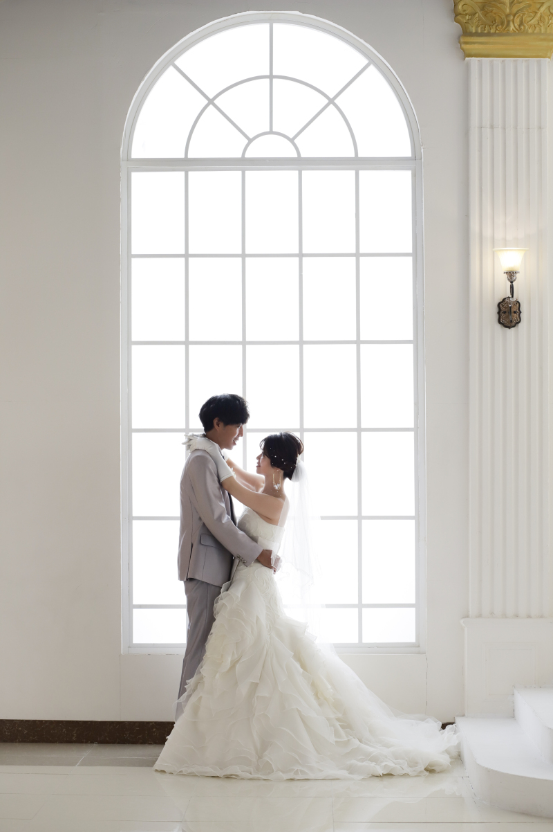 シンプルな背景でおふたりを際立たせて！