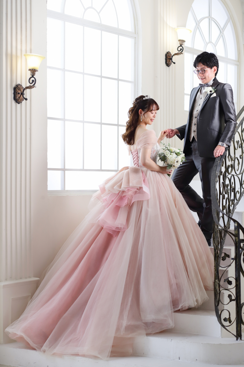 ドレスの魅力を引き立たせるバックショット