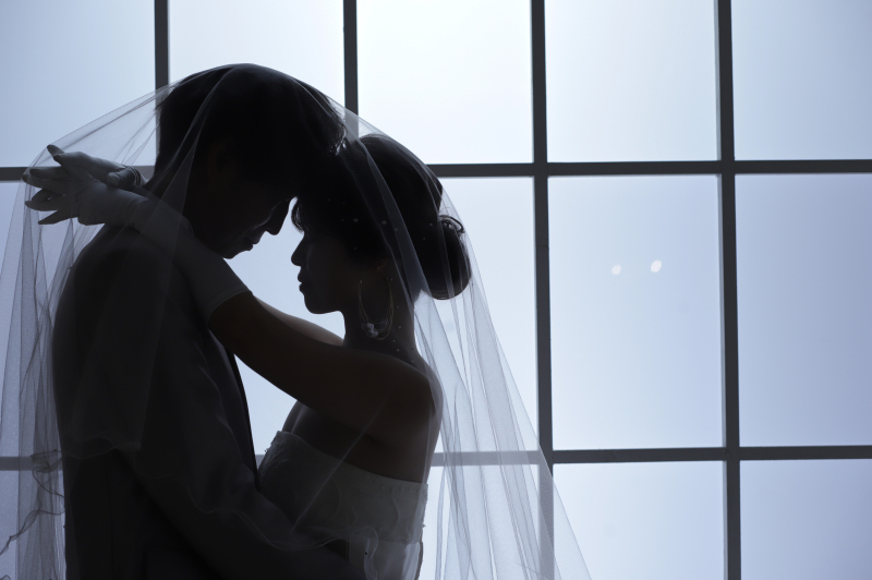 ベールをかぶって。