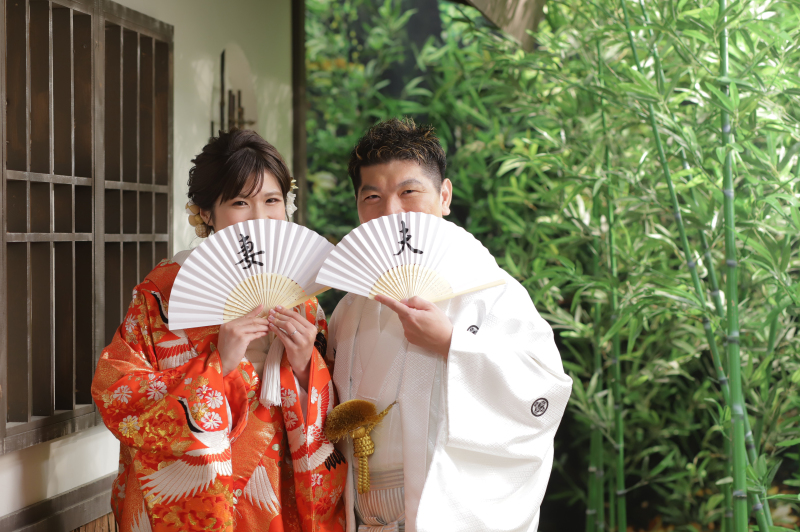 夫婦扇子をつかって