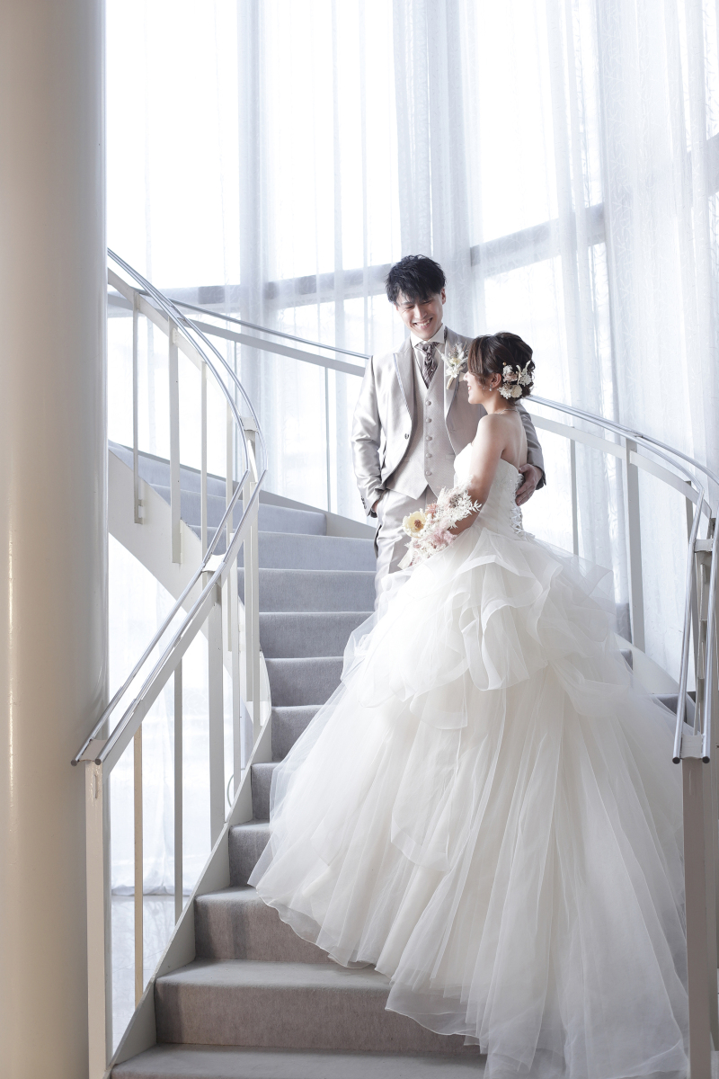 ドレスの後ろ姿を綺麗に。