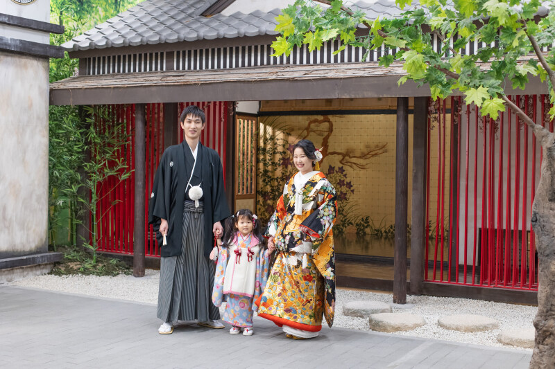 手をつないでみんなでハイチーズ！