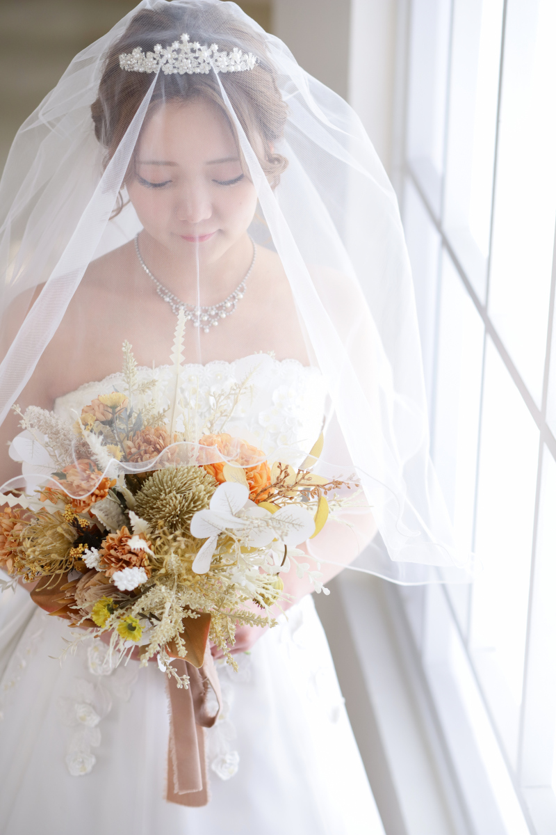 ベールに包まれて