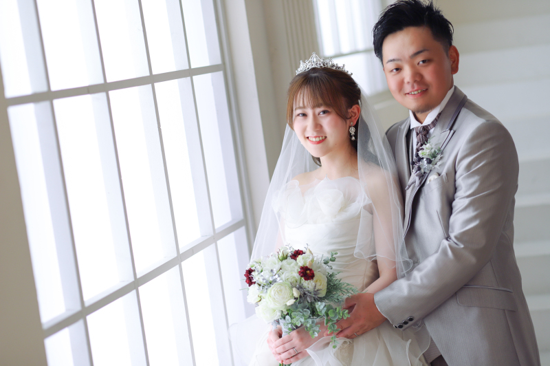 洋装スタジオプラン　奥行きのあるチャペル、お花のお部屋