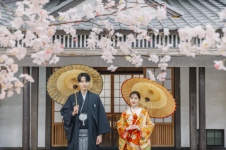 館内に和の竹林、銀杏、花畑と多彩なスポット有り