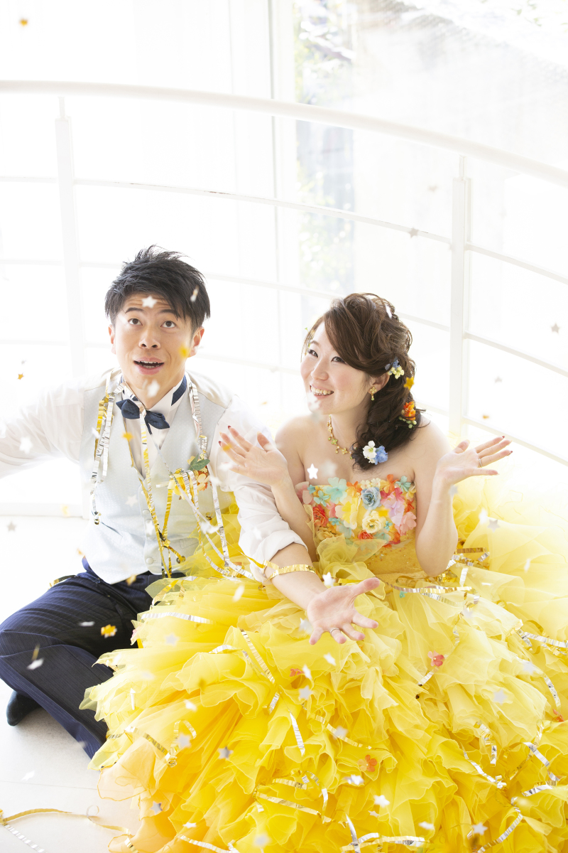 室内でコンフェッティを使っての可愛いショット