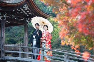 色づき始めた紅葉で