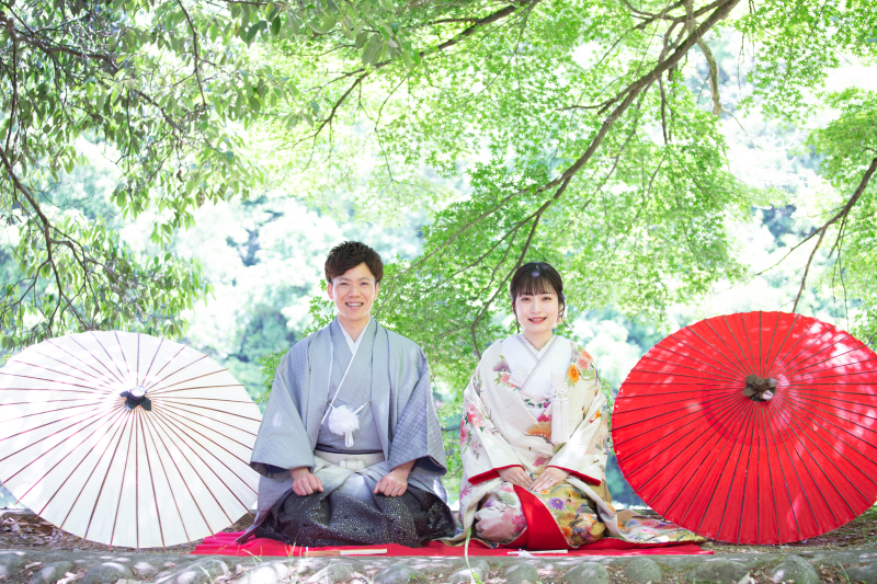 外で座りのお写真も