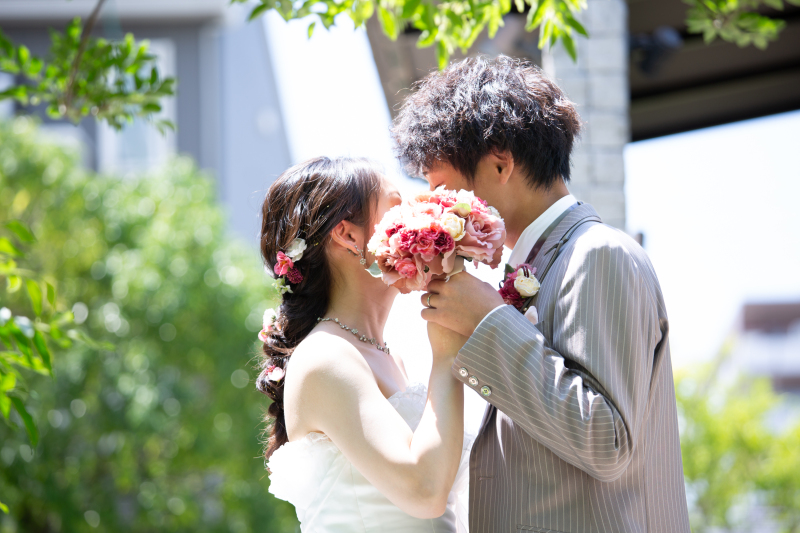 ブーケで隠して