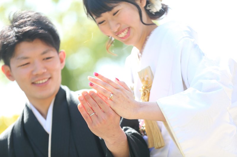 指輪がメインのツーショット。