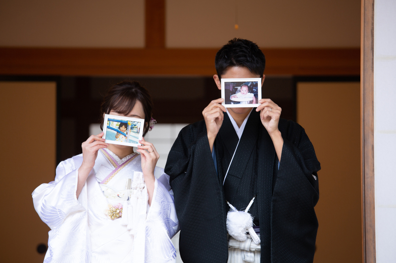 幼少期の写真と共に