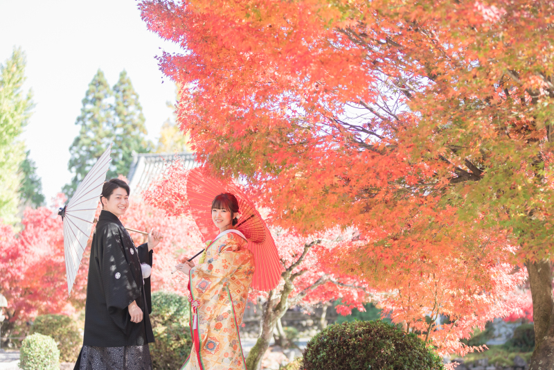 紅葉に囲まれて