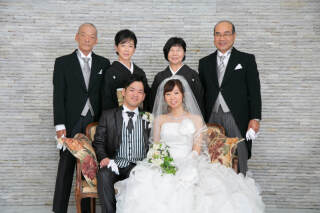 家族と一緒のフォトウエディング